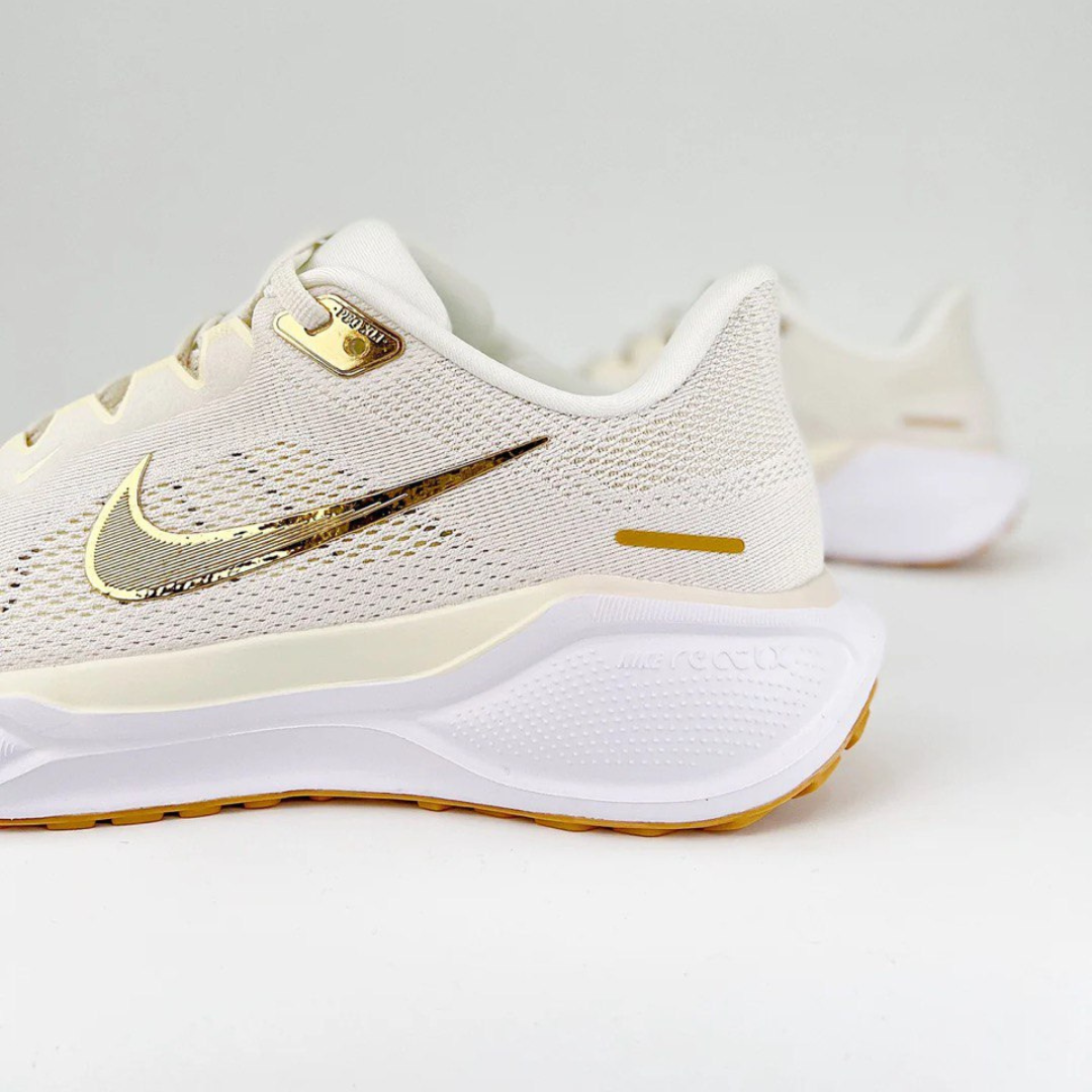 Nike Air Zoom Pegasus 41 - Bege/Dourado
